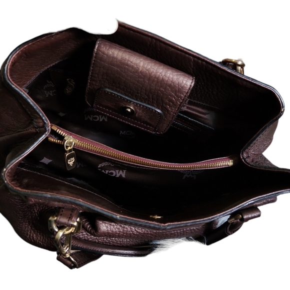 Metallic MCM Hobo🔥 - Picture 13 of 16